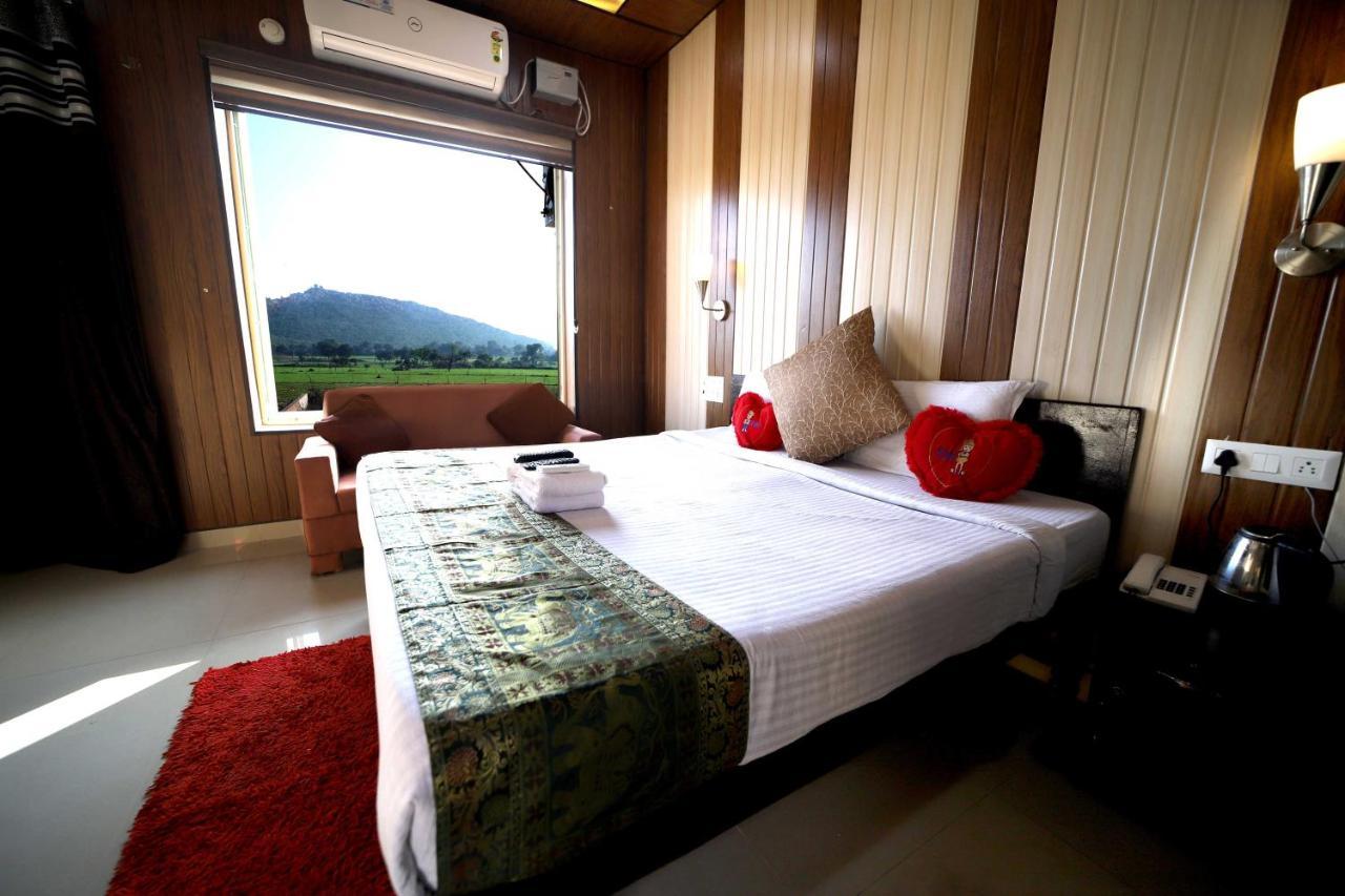 Bundeli Farm Resort Orchha Eksteriør billede